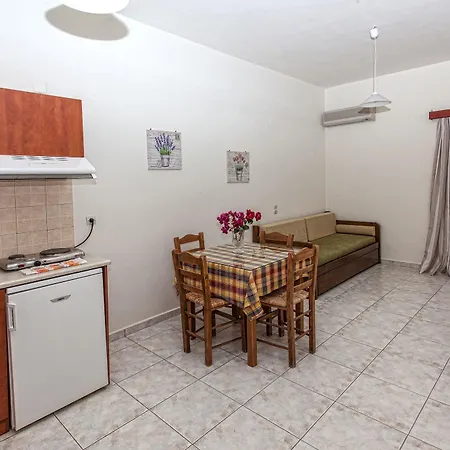 Ammoudi Aparthotel 2*